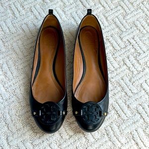 Like new! Tory Burch black ballet flats- size 10